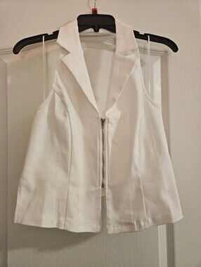 3 For $15 🎊 White Sleeveless Zip-Front Collared Top